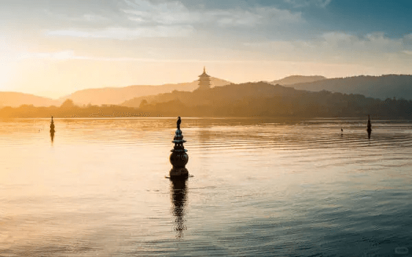 Tam Đàn Ấn Nguyệt (Ba đầm in bóng trăng)
