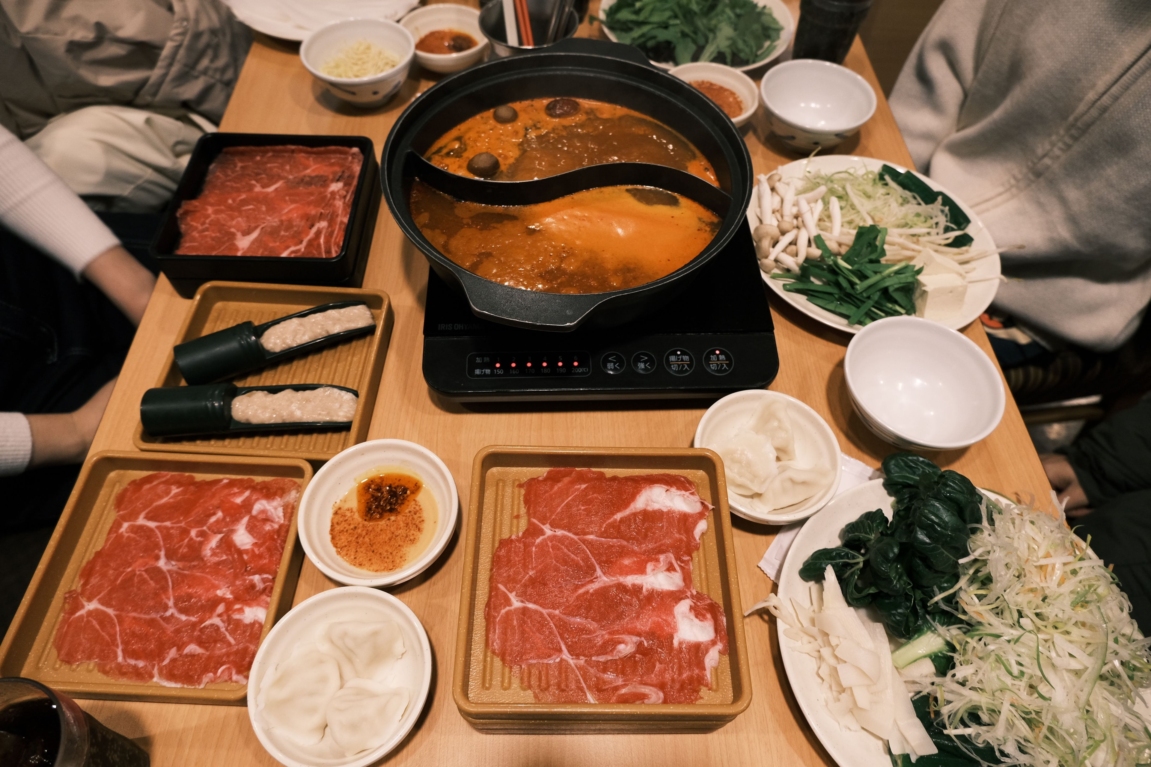 Lẩu Shabu Shabu là gì? Món lẩu nổi tiếng trong các tour Nhật Bản